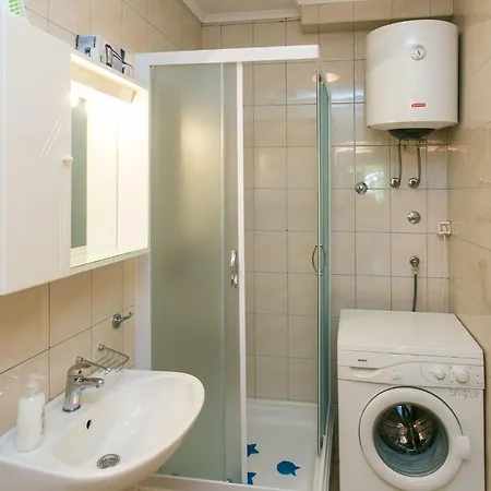 With Terrace For 3 People דוברובניק